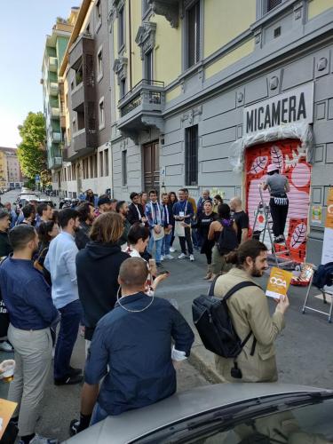 Murales su saracinesca a Milano