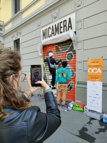 Murales su saracinesca a Milano